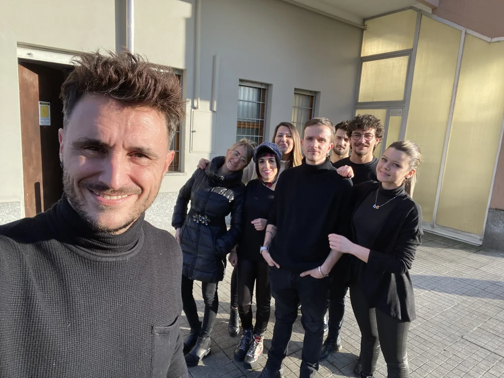 Esibisko Atelier parrucchiere a Vercelli. Il team al completo nel 2019